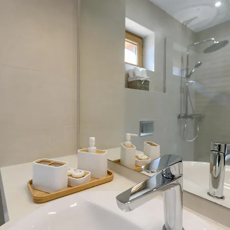 Luxury With Hot Pool بانيا