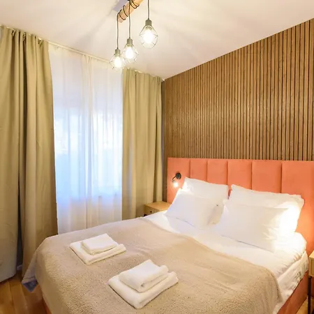 Luxury With Hot Pool Chalet