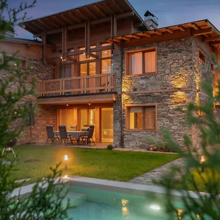 Luxury With Hot Pool Chalet