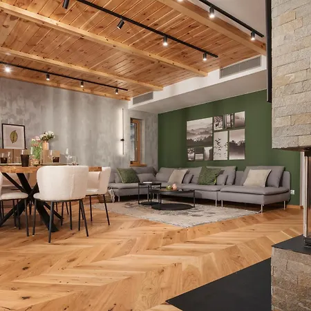 Luxury With Hot Pool *