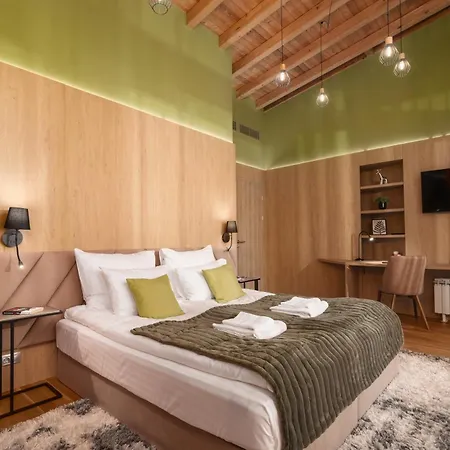 Luxury With Hot Pool *