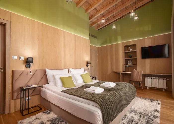 Luxury With Hot Pool *